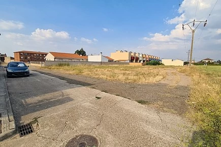 solar urbanizable de 1.800m2 en villaralbo